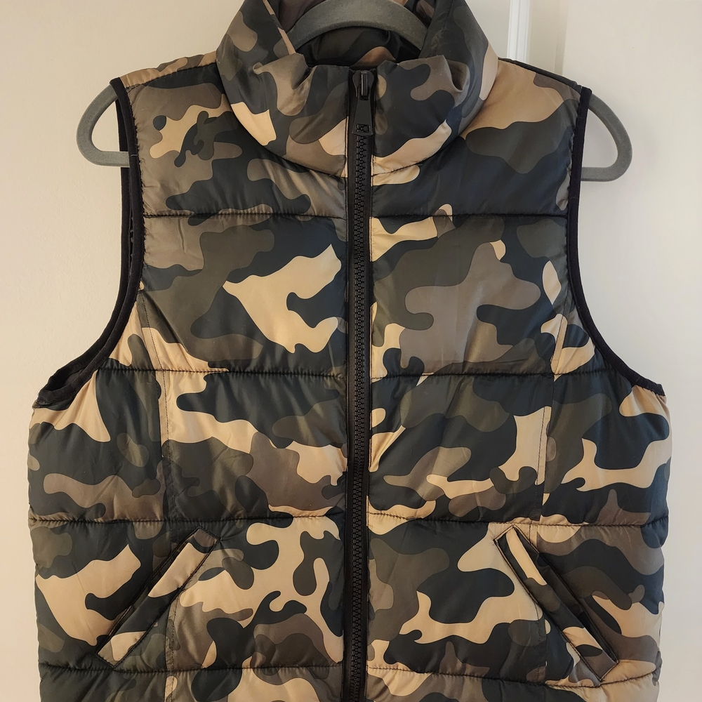 Love Tree Camouflage Puffer Vest